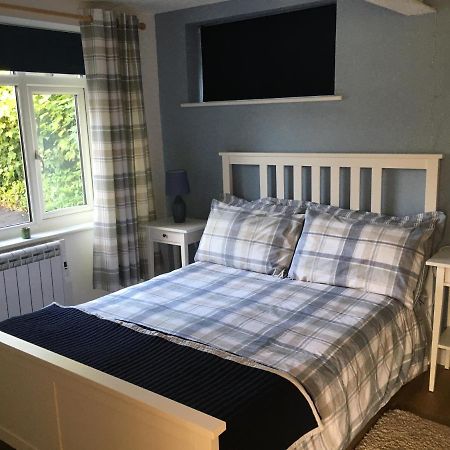 Lovely Ground Floor Apartment In Quiet Village Exeter Bagian luar foto