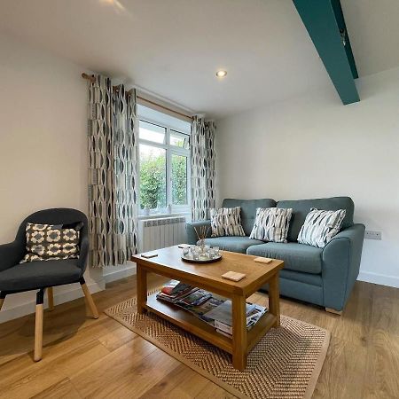 Lovely Ground Floor Apartment In Quiet Village Exeter Bagian luar foto