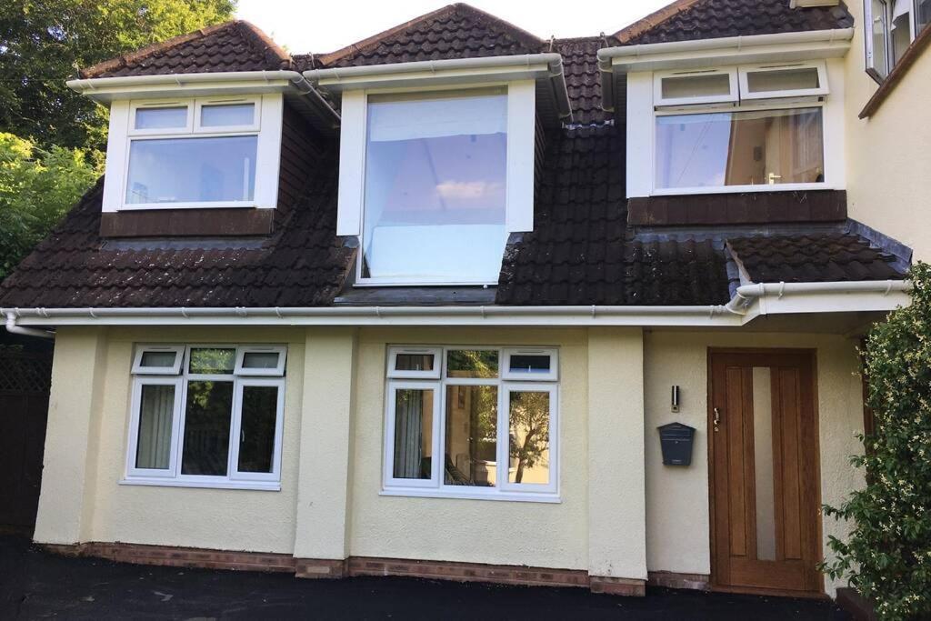 Lovely Ground Floor Apartment In Quiet Village Exeter Bagian luar foto