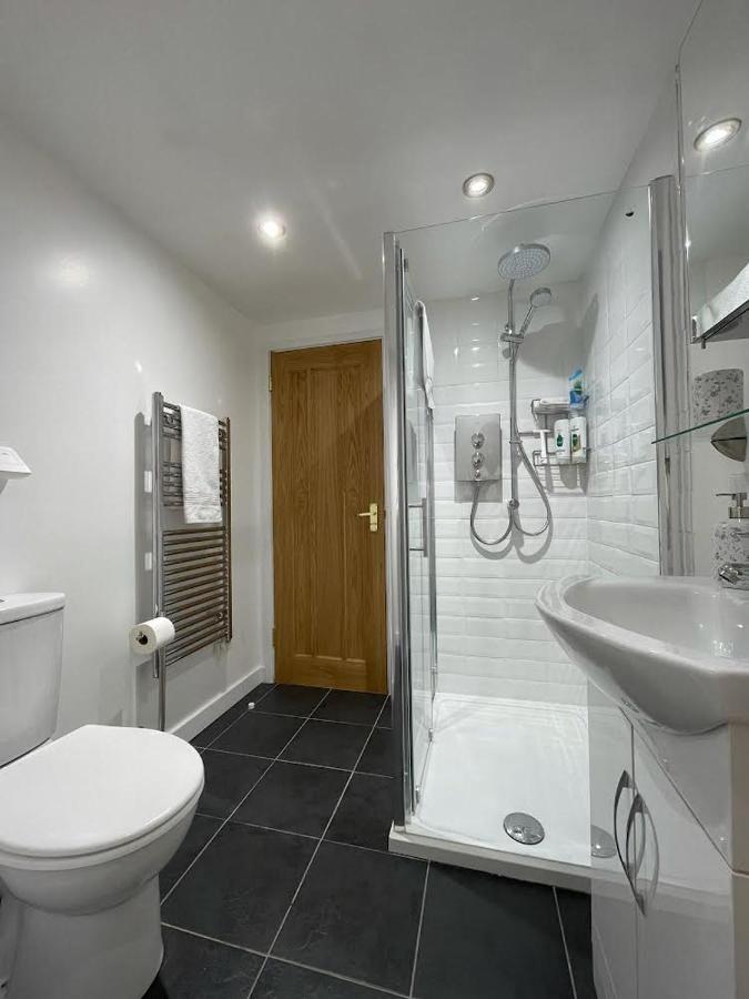 Lovely Ground Floor Apartment In Quiet Village Exeter Bagian luar foto