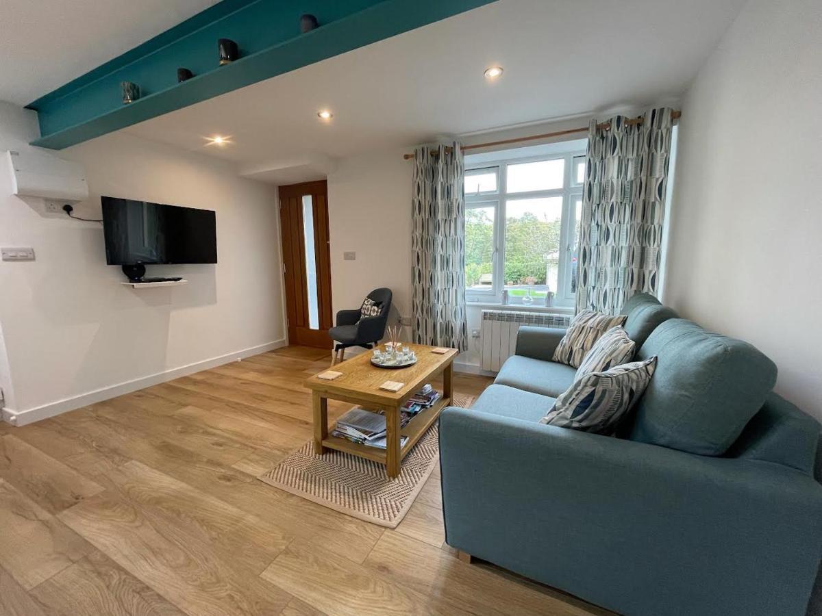 Lovely Ground Floor Apartment In Quiet Village Exeter Bagian luar foto