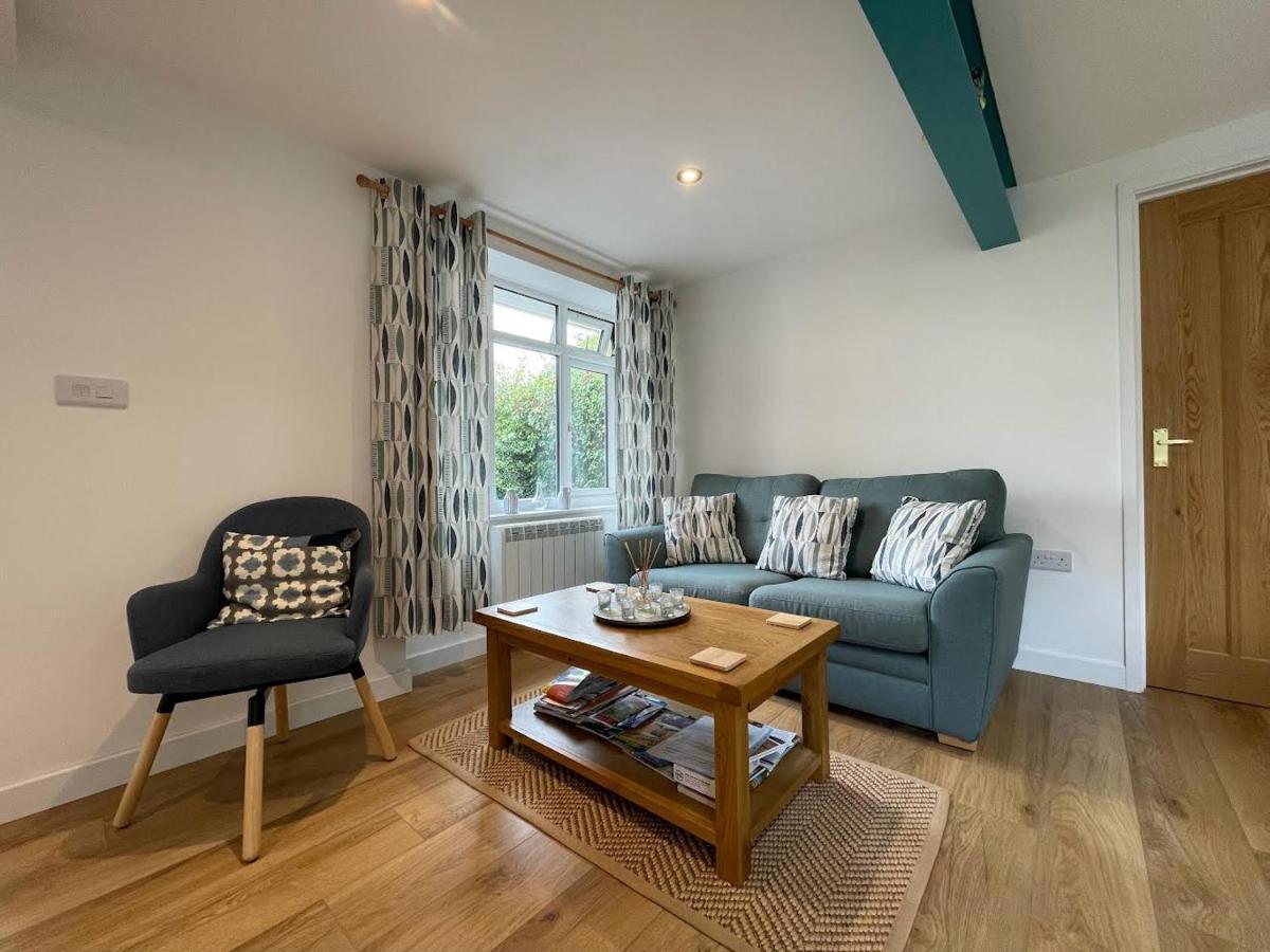 Lovely Ground Floor Apartment In Quiet Village Exeter Bagian luar foto